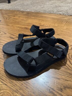 Teva | Black Strappy Adventure Sandals